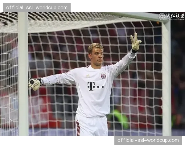 “足球进社区”项目在慕尼黑启动，诺伊尔出席儿童守门员训练营