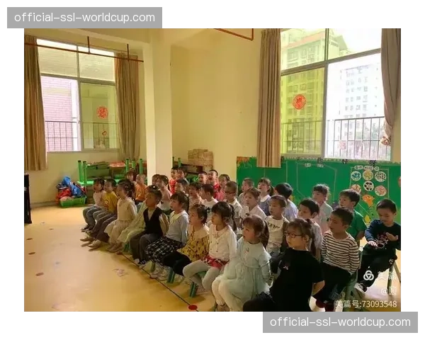 现场镜头捕捉到小球迷感人举动，联盟借此推动青少年篮球公益项目